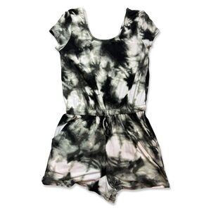 ⭐️Derek Heart Short Sleeve Shorts Romper